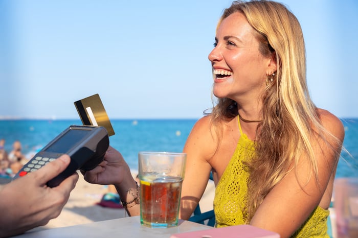 Person paying for an item using a card.