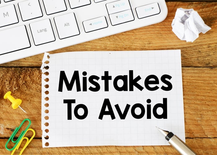Picture of a note lying below a keyboard on a desk. The note reads, "Mistakes To Avoid." 