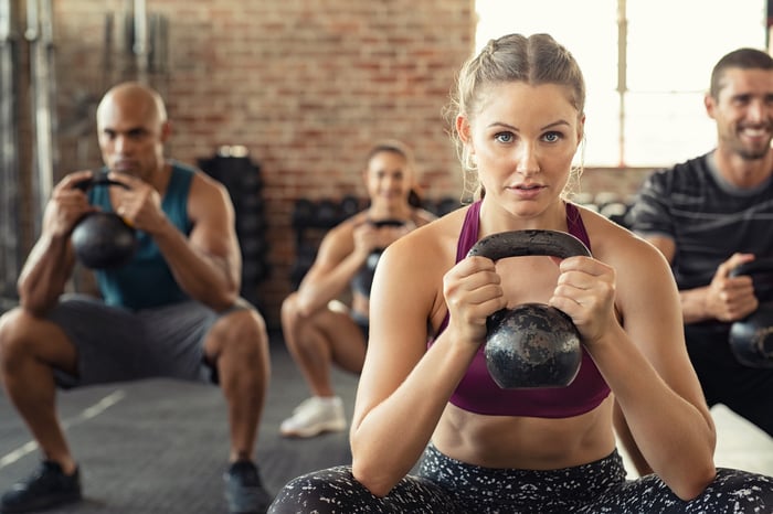 A fitness class in the middle of a workout.