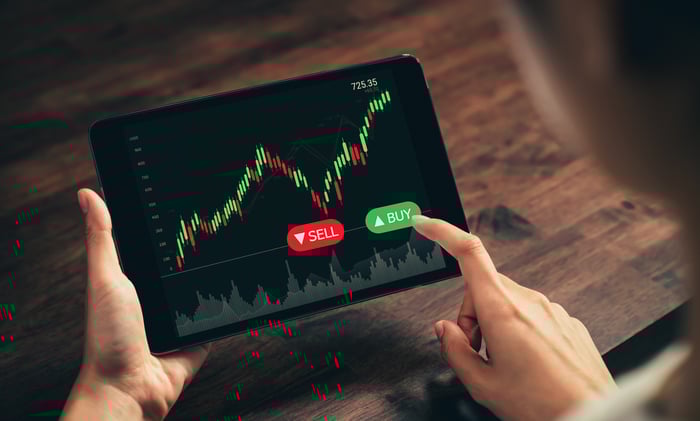 An investor buying a stock through a stock trading app.