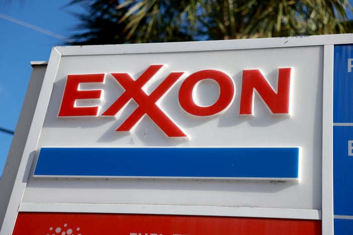 A picture of an Exxon sign.