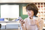Person using a smarphone.