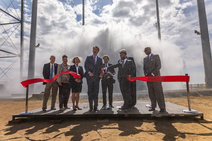 Peter Beck and Gov. Youngkin cutting the ribbon at LC-3.
