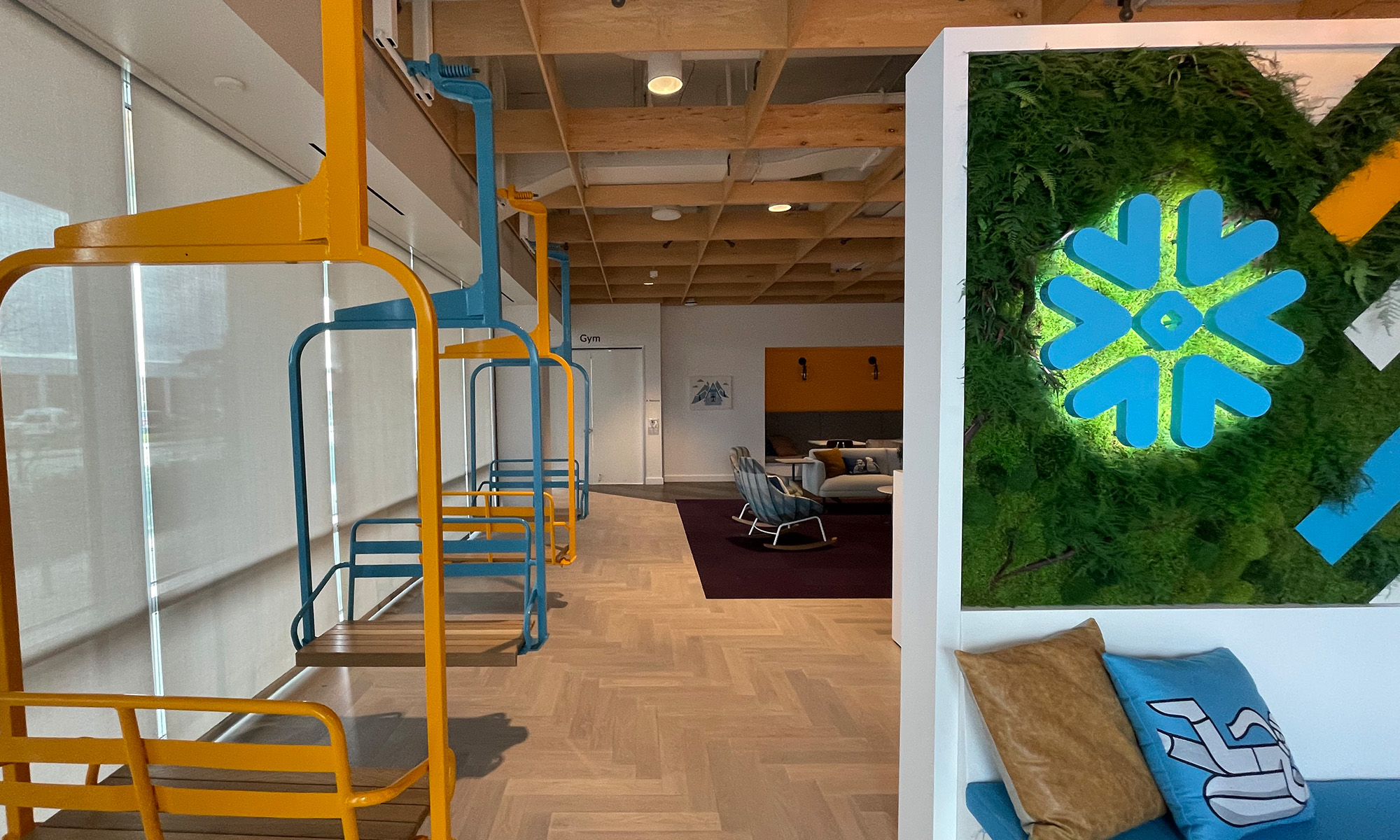 Snowflake logo in snoflake office on wall_snowflake-1