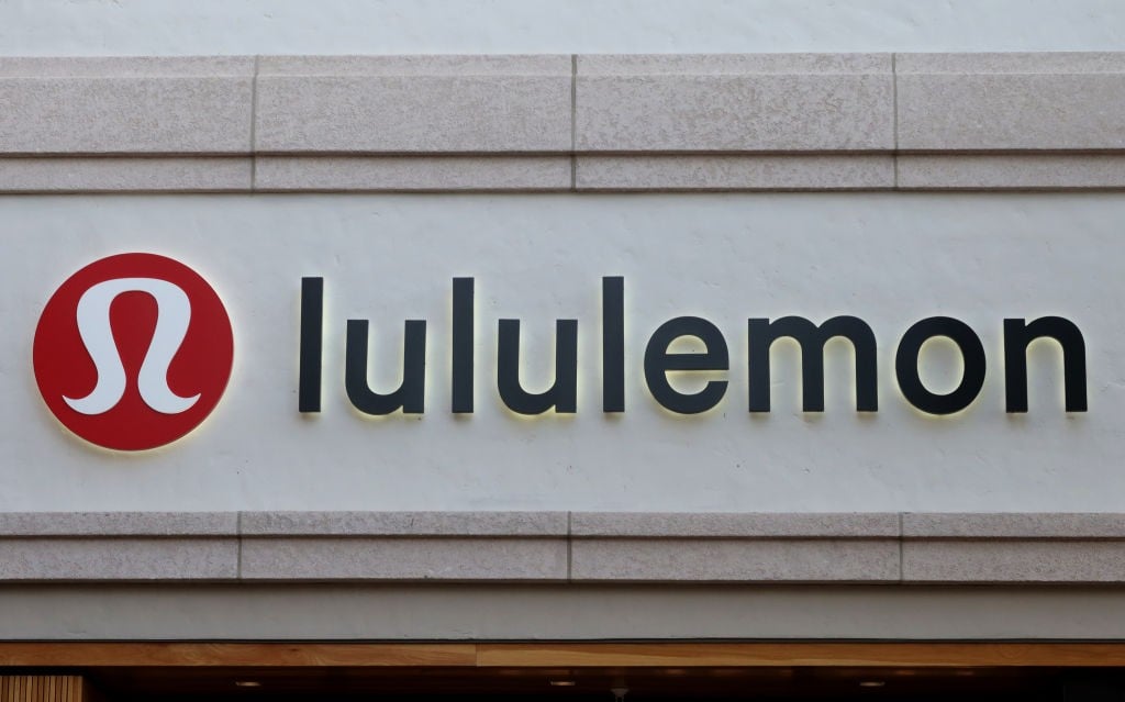 lululemon_logo_on_building_LULU (1)