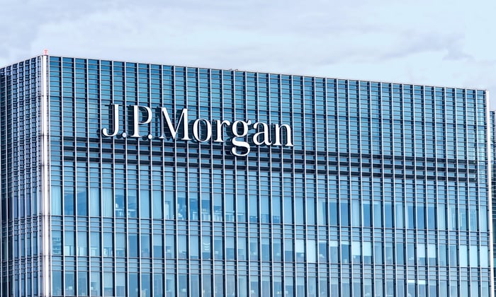 Large skyscraper with JPMorgan logo on side.