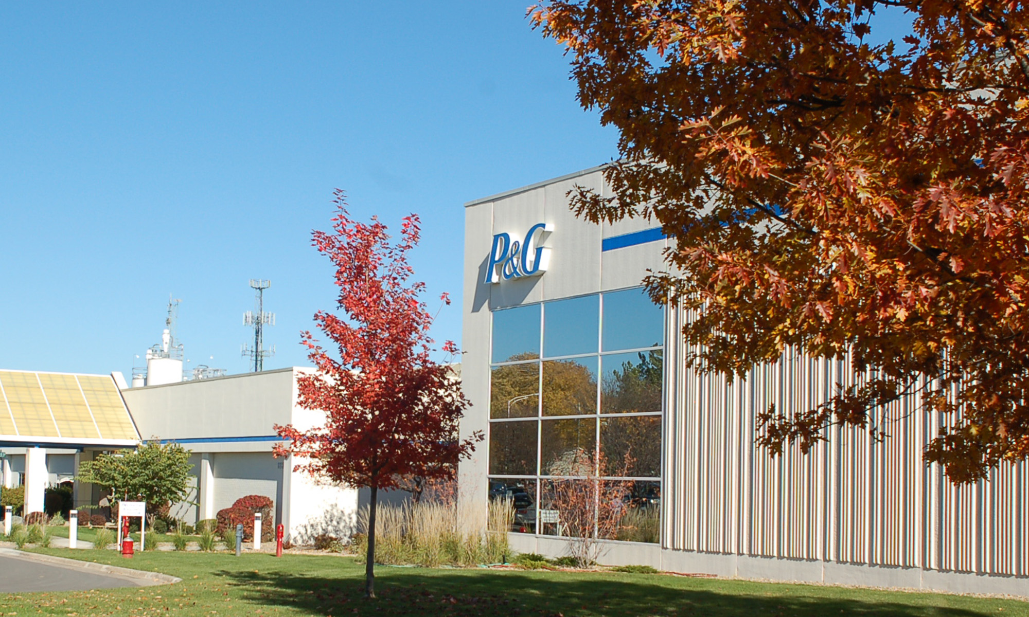 procter and gamble plant with procter and gamble p&g logo on side_p&g