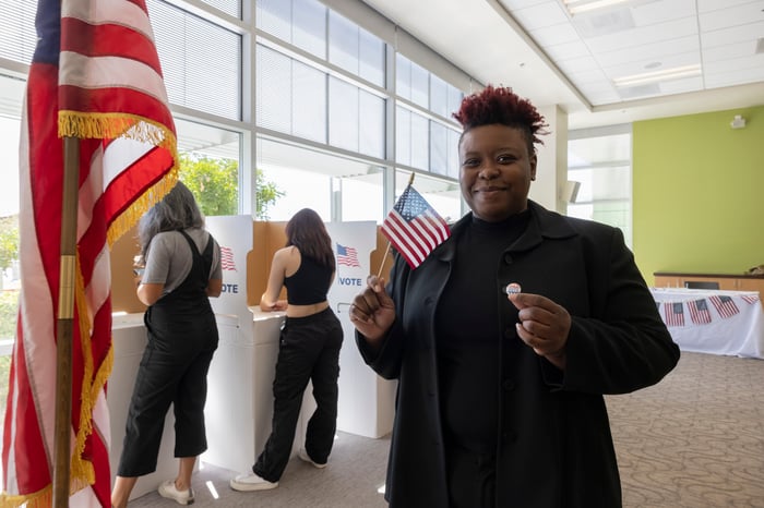 People casting their votes.
