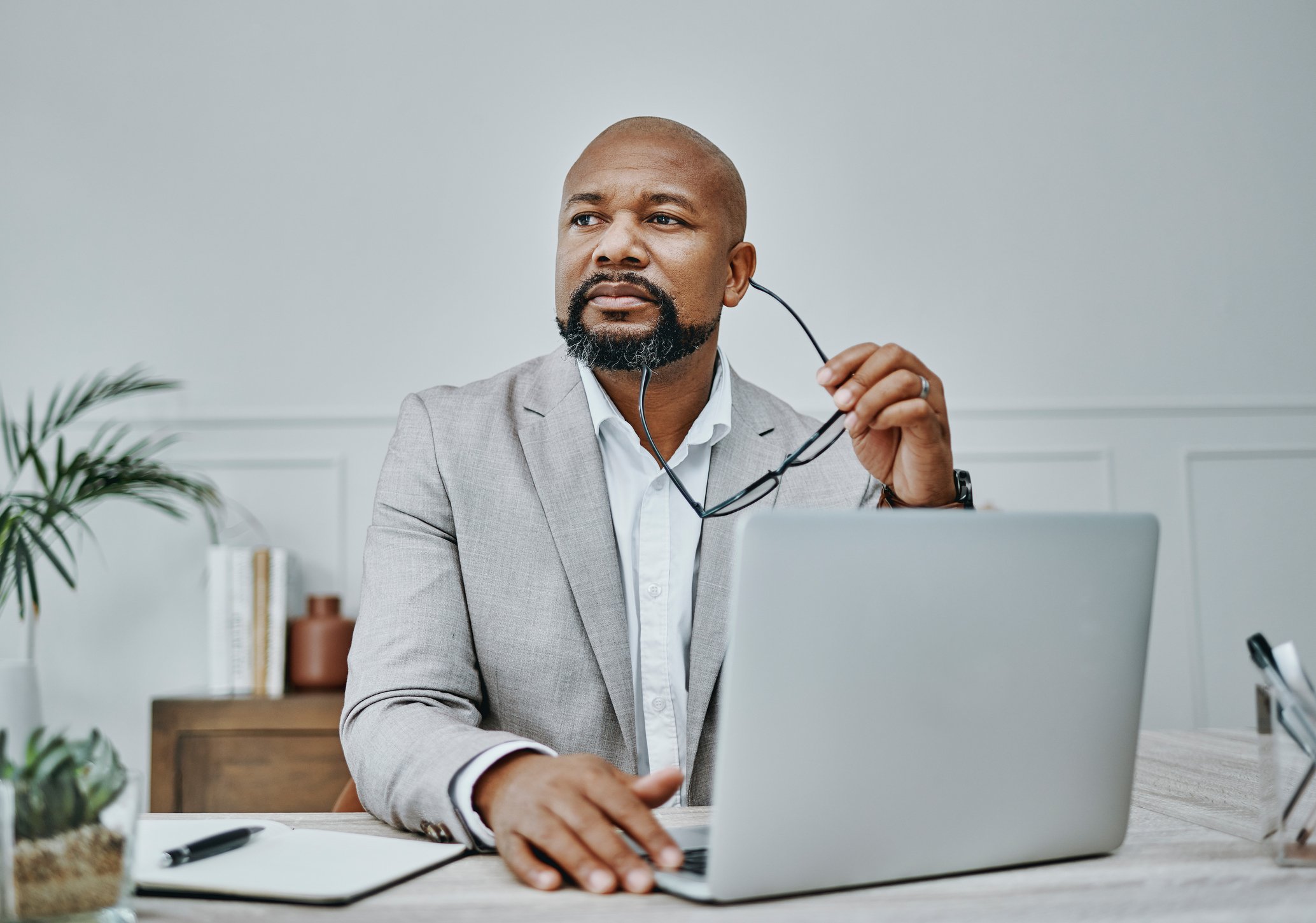 Older man laptop in business suit_GettyImages-1355030283
