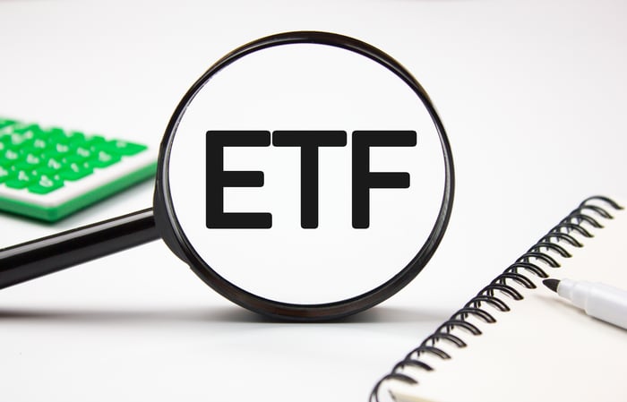 The ETF acronym inside a magnifying glass.
