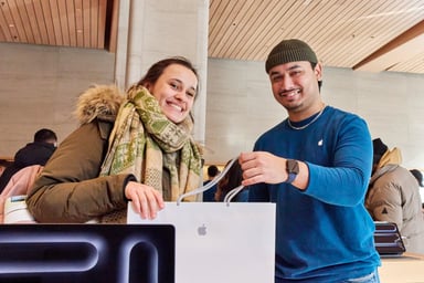 Apple-Sainte-Catherine-Montreal-Canada-opening-day-team-member-handing-customer-their-purchase