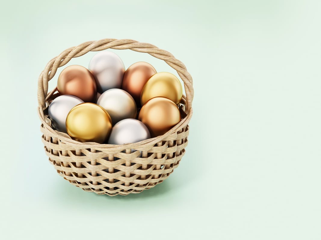 25_10_06 A basket with metallic eggs in it _GettyImages-1361210252-1067x800-9f8a157