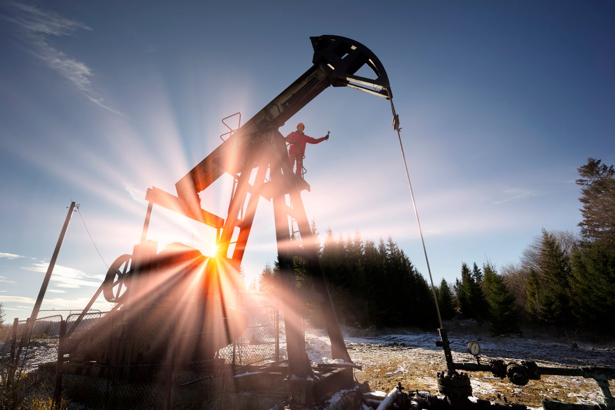 Oil Surges Past $110 as Iran Tensions Reignite; Energy Stocks Lag Rally