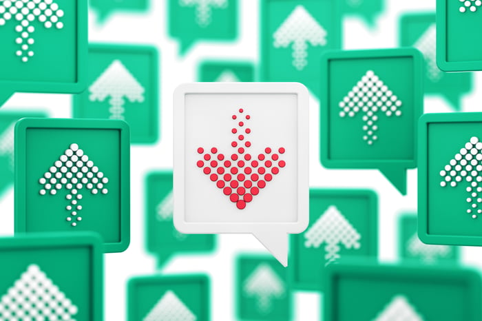 A white tile with a red down arrow sits at the center of numerous green tiles with white arrows pointing up.