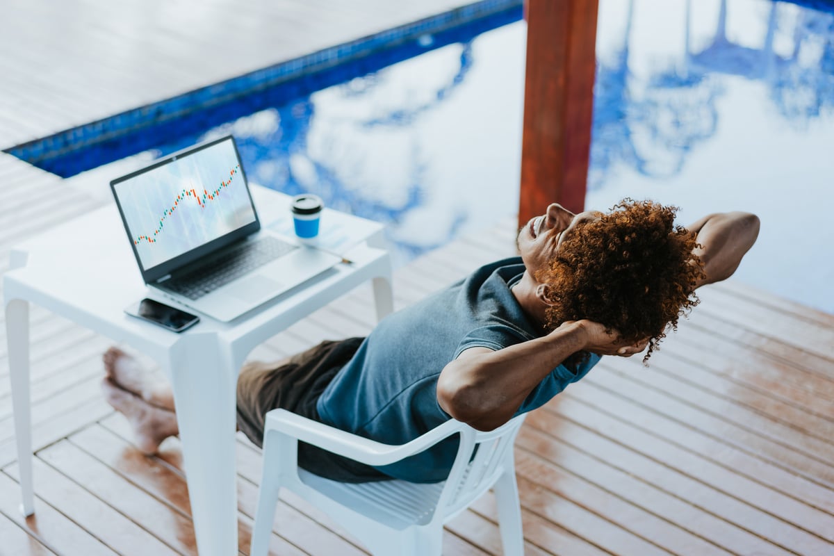 work from home remote analyst trader-1200x800-5b2df79