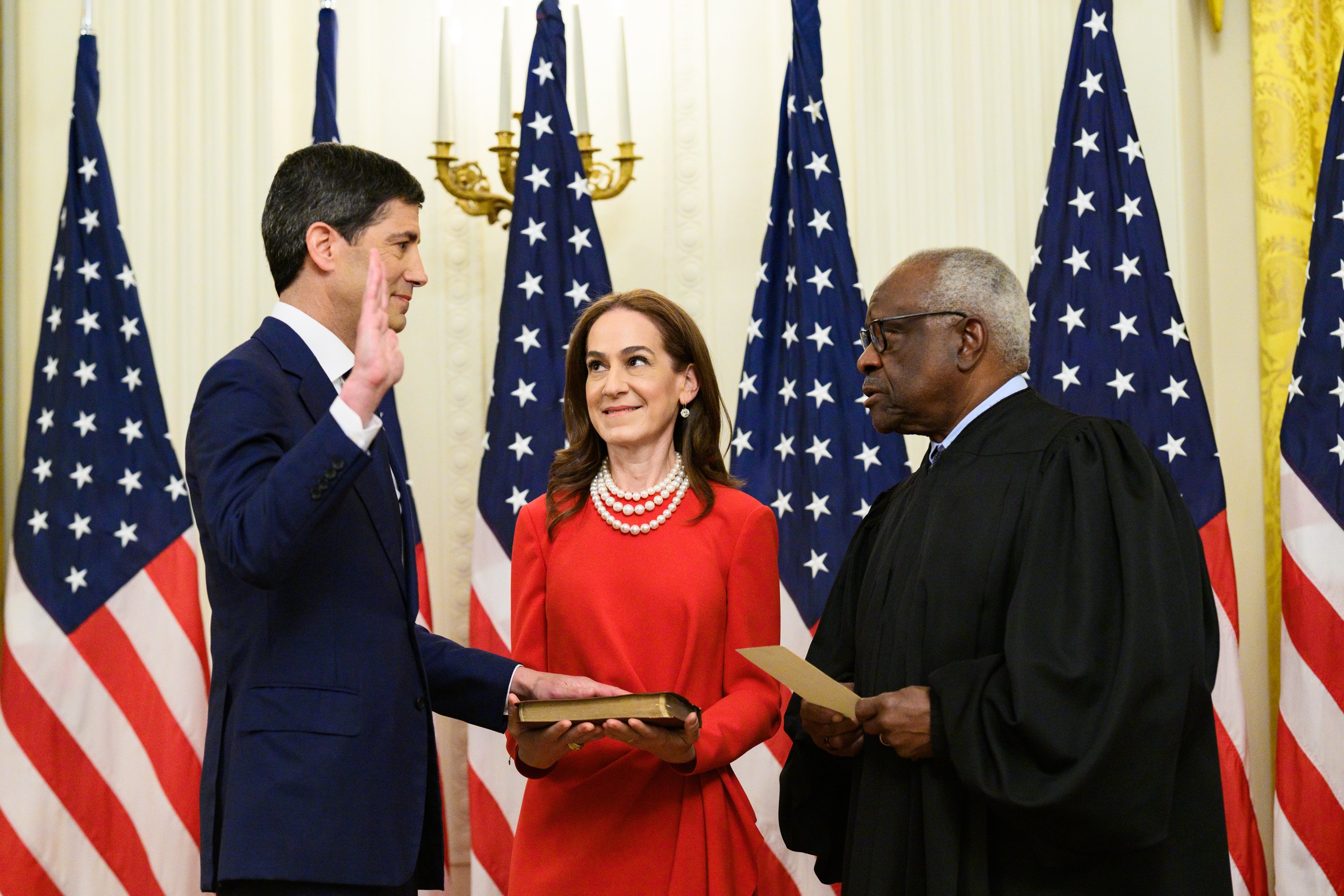 Kevin Warsh Swearing In WH Photo Justice Clarence Thomas Daniel Torok