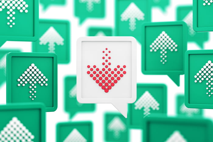 Arrows in green boxes pointing up and an arrow in a white box pointing down. 