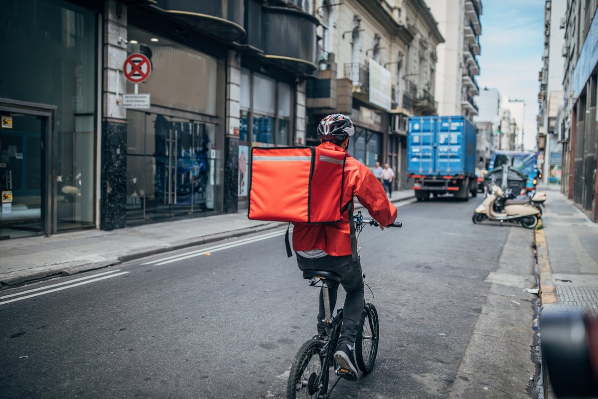 uber easts doordash bike messenger food delivery city-1200x800-5b2df79