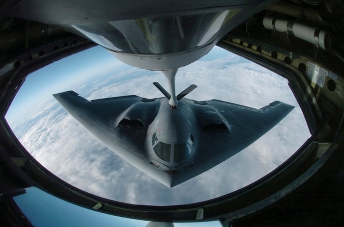 A fighter jet flies in the sky.