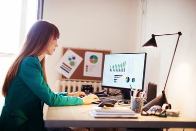 Analyst_studying_stock_charts_on_desktop