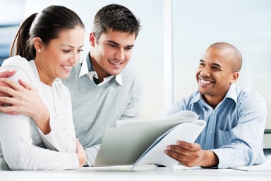 Couple_discussing_with_a_financial_advisor