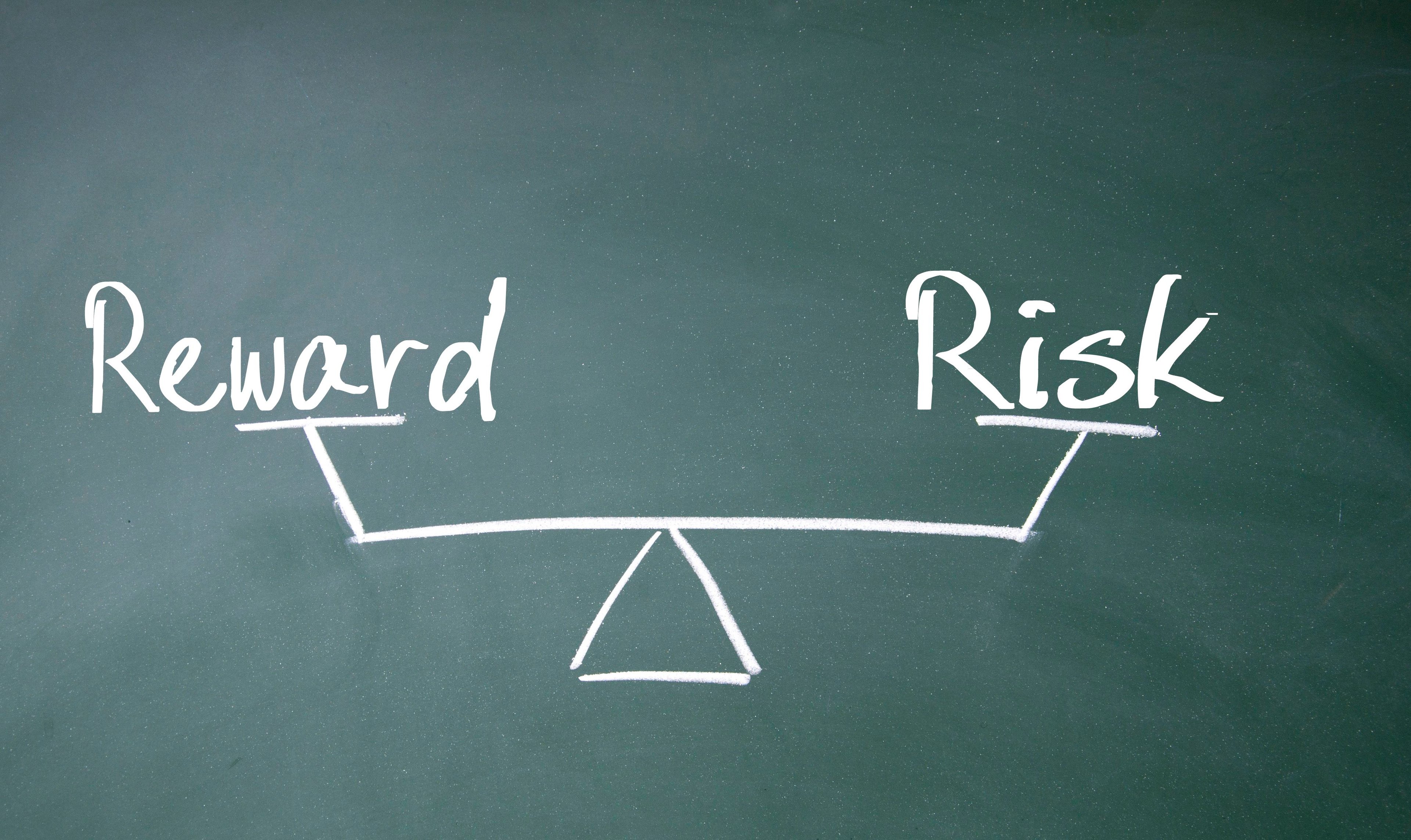 22_08_08 A balance showing risk and reward _MF Dload
