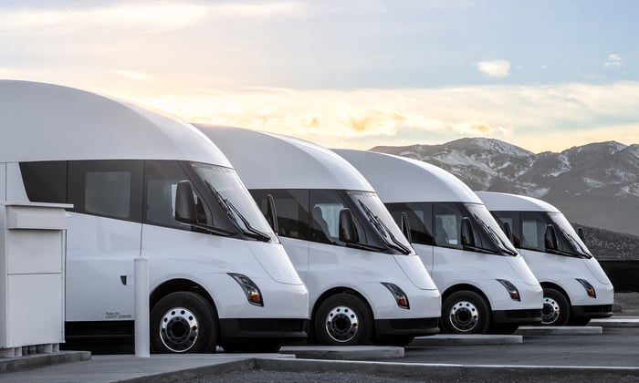 Tesla Semis lined up in a parking lot