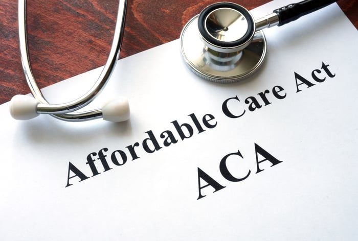 A paper that says Affordable Care Act on it with a stethescope.