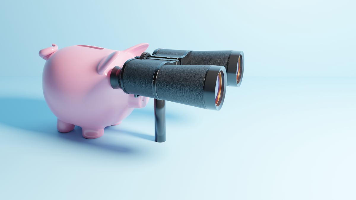 24_09_09 A piggy bank looking through binoculars _MF Dload GettyImages-1583116316-1200x675-128554e