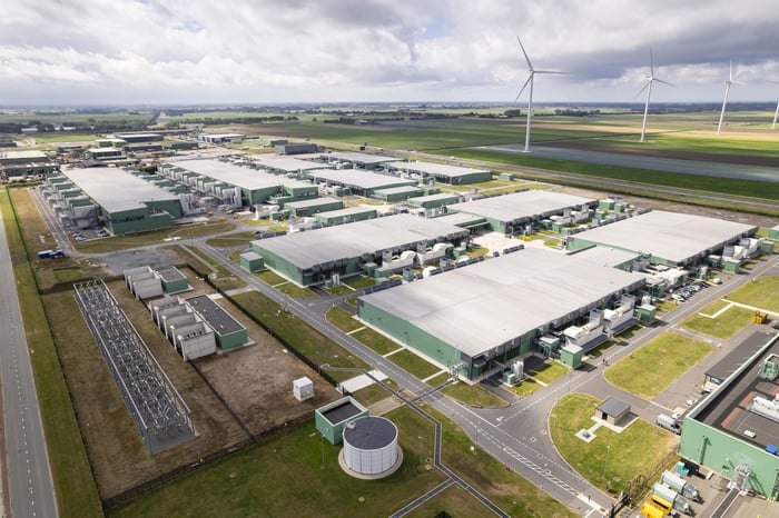 An artificial intelligence data center is being powered onsite.