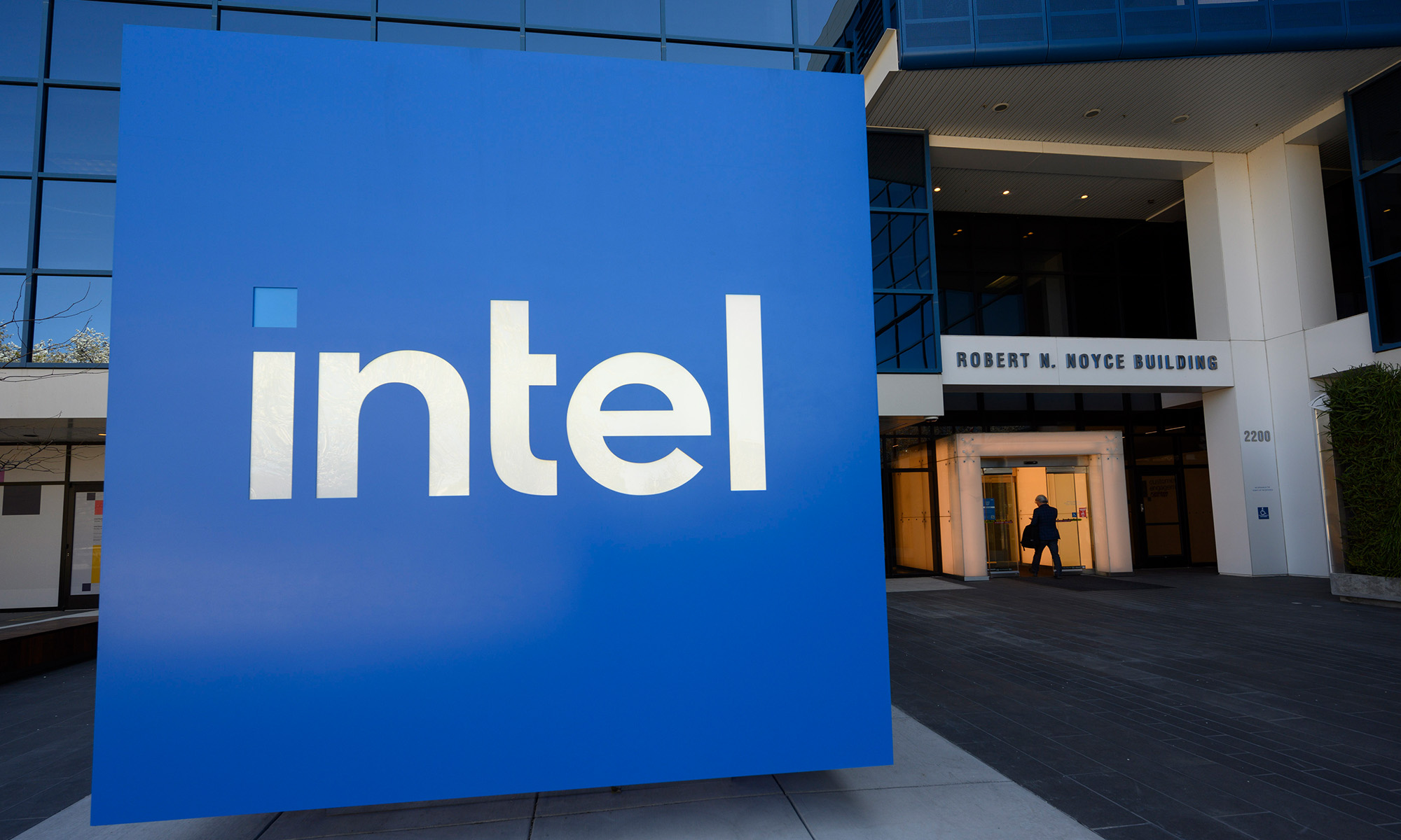 intel cube in front of intel headquarters with logo on front_Intel