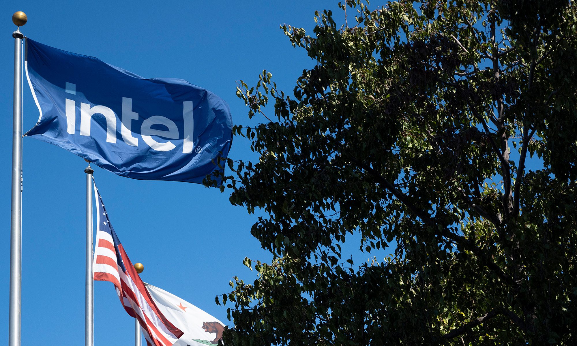 intel flag waving in sky with intel logo_Intel