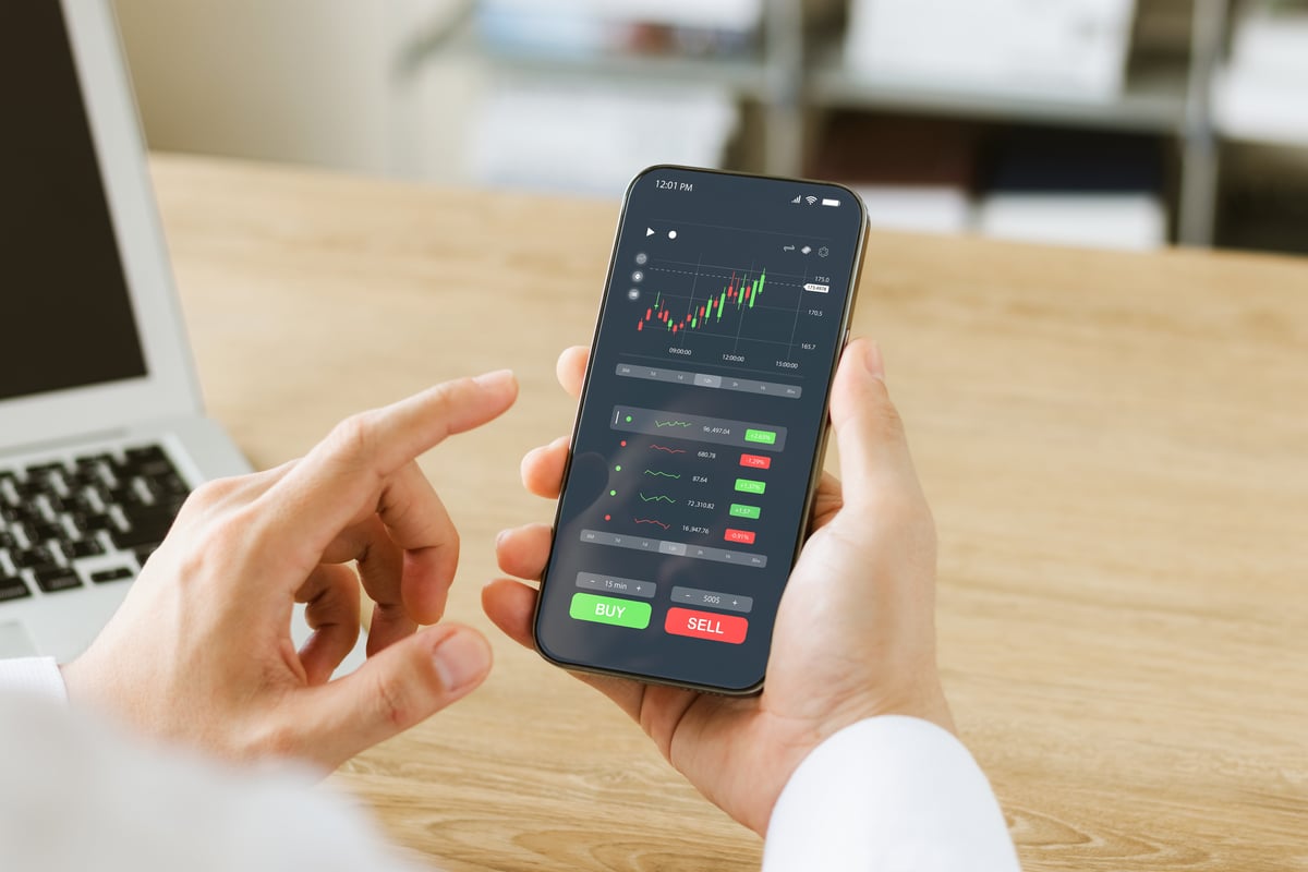 GettyImages-stock chart phone app trade