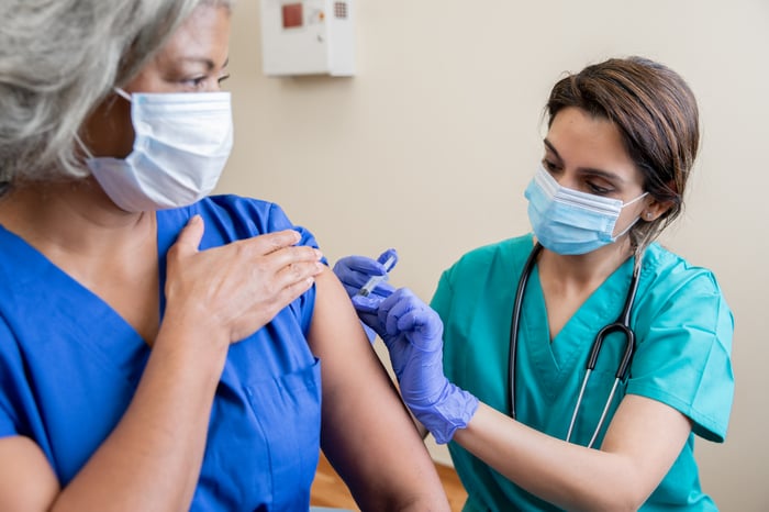 Patient getting vaccinated.