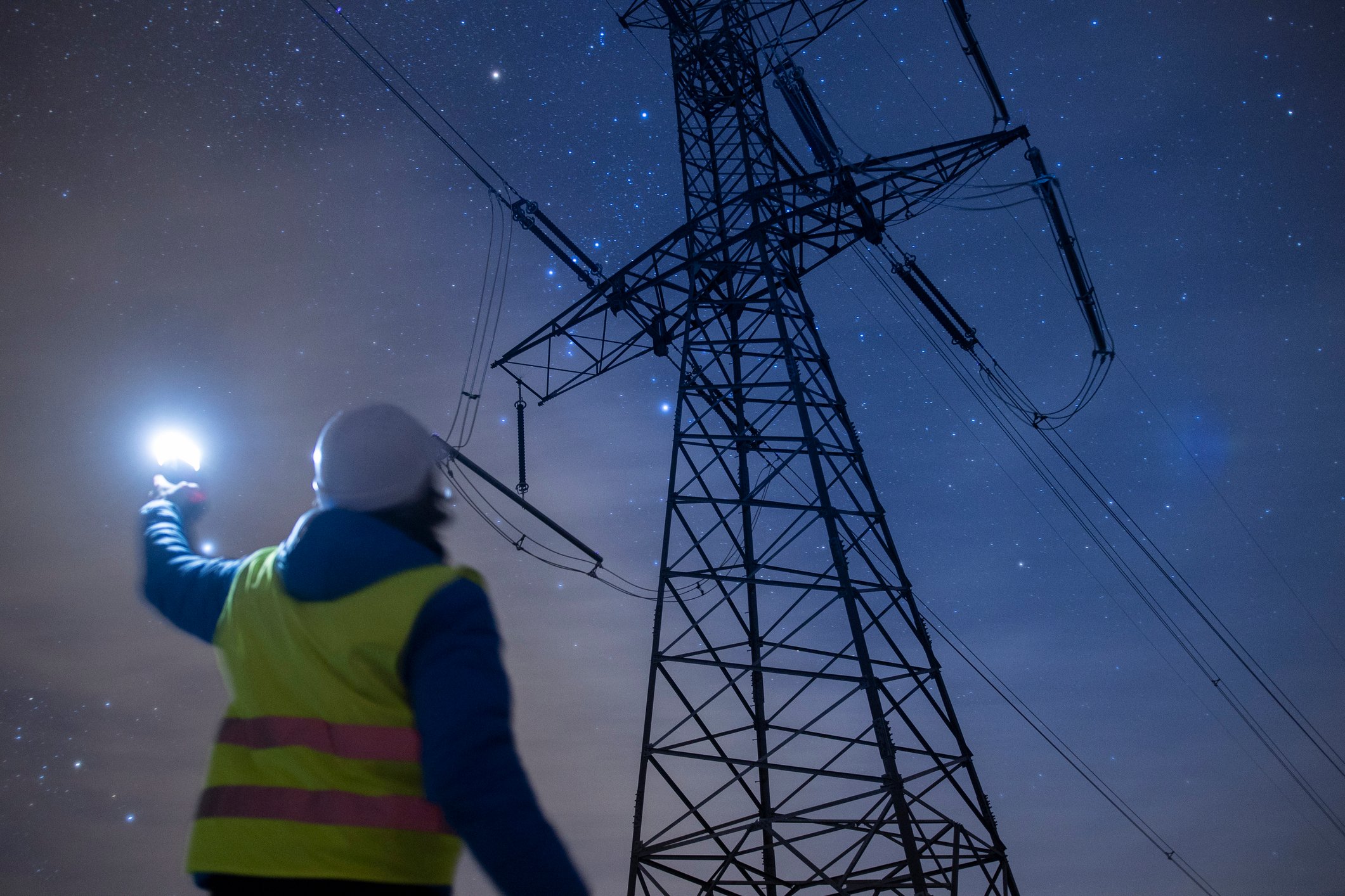 23_08_16 Electricity engineer working on Electrical Pylons _MF Dload