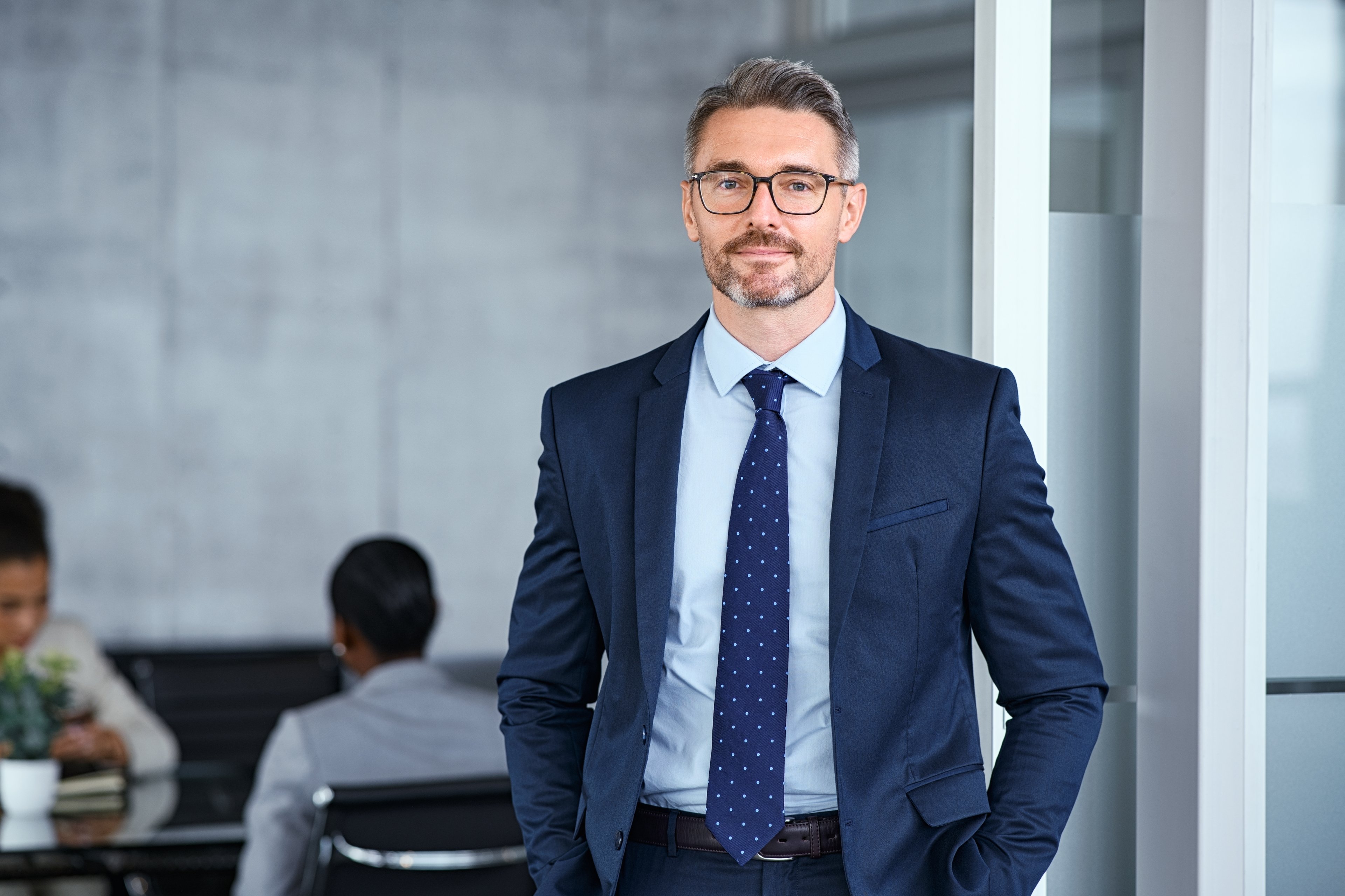 man 40s biz suit GettyImages-1413766112