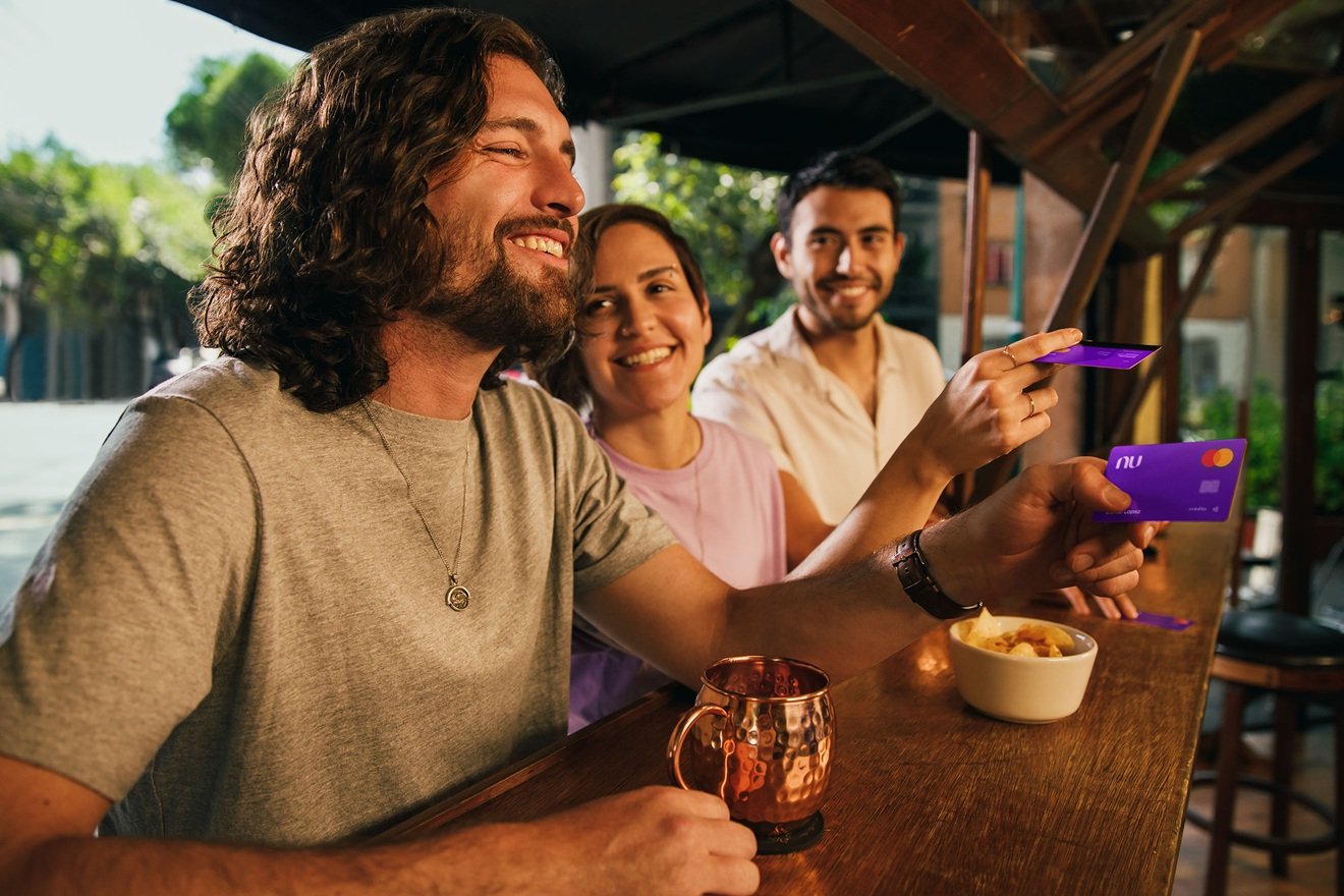 People paying with Nu credit cards