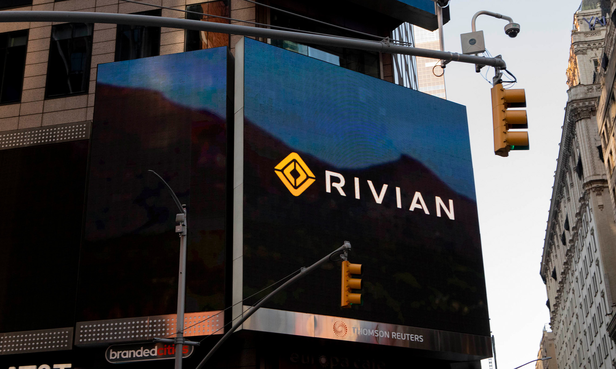 logo on billboard in time square_rivian_ (1)