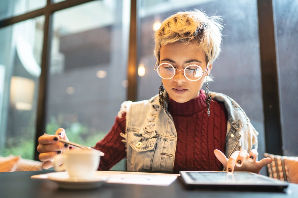 6 Signs of a Winning Stock, Each Shown by a Real Company