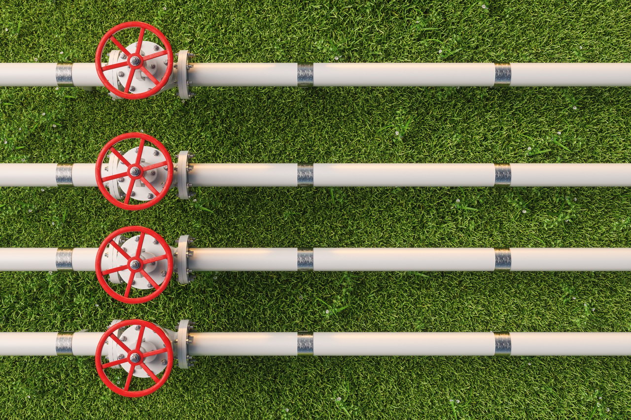 26_10_22 Four pipes with red handles on them _MF Dload GettyImages-1413933525-1280x853-c533c3e