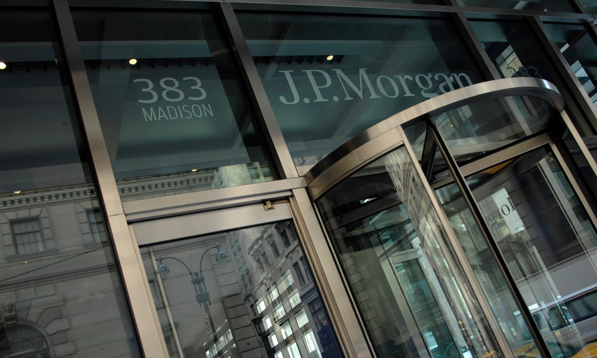 revolving door with JPMorgan logo on outside of building_jpmorgan