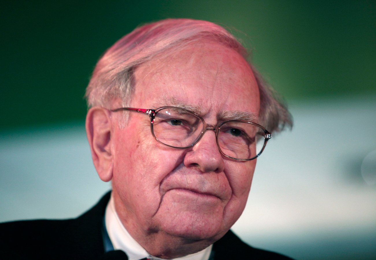 Warren Buffett_Berkshire Hathaway Inc_Chairman CEO_imageSource_Getty Images_37-1301x900-70f5be2