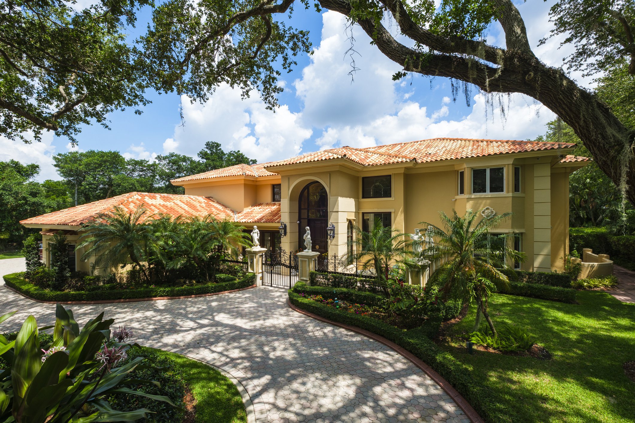 Exterior of Florida high end home.jpg